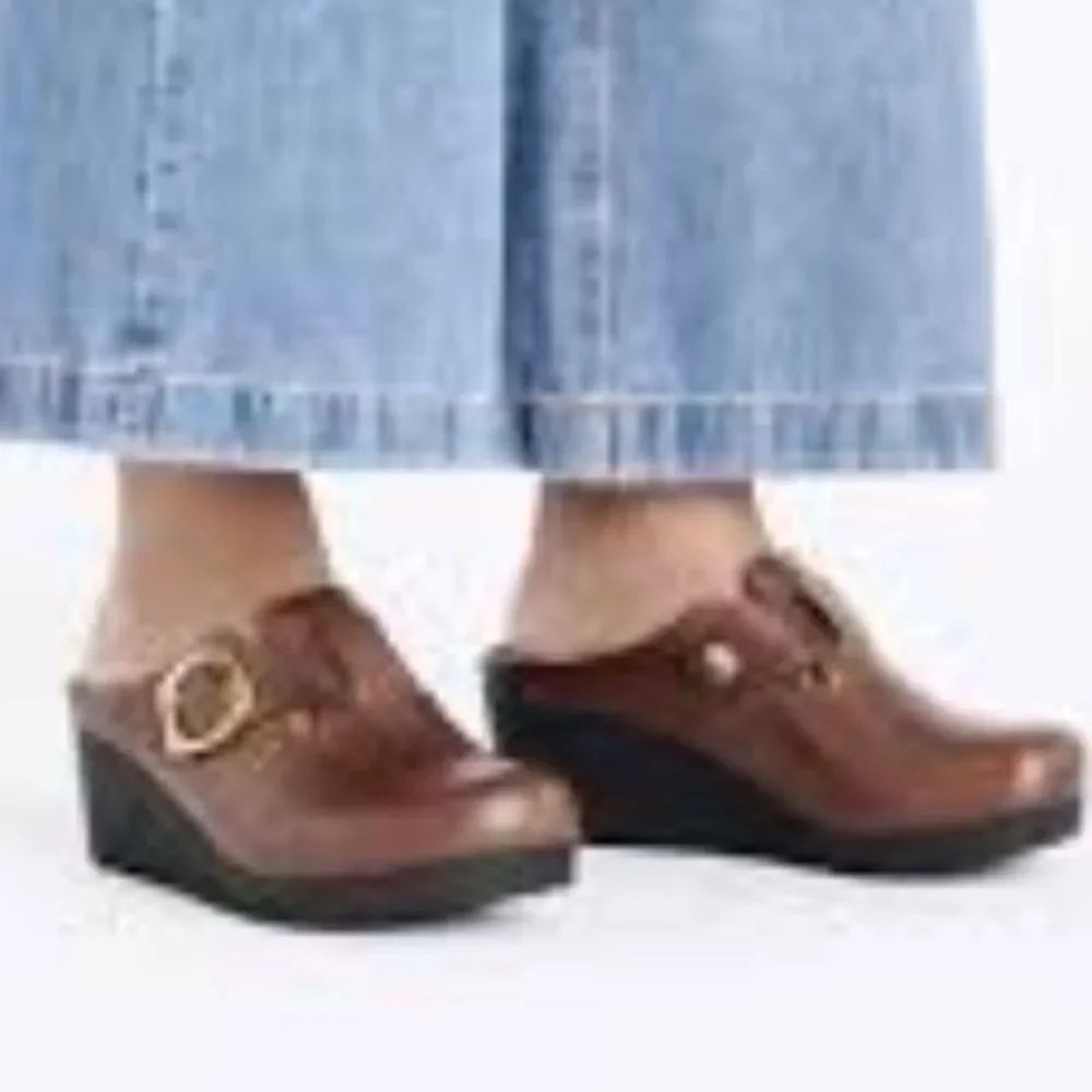 BRAND NEW B.O.C ROUND TOE PLATFORM WEDGE MULE CLOG SANDAL G1
